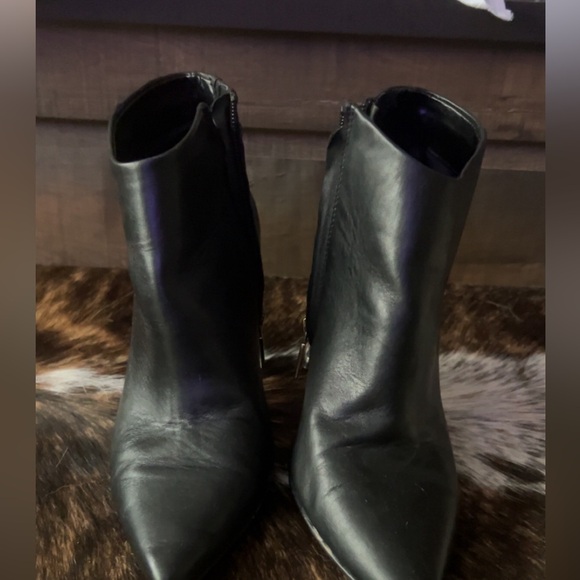 Kenneth Cole size 8 bootie - Picture 3 of 3